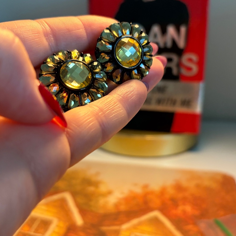 Joan Rivers Classics Collection 
Yellow and Gold Blossom Earring
Clip